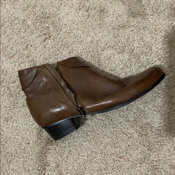 Never worn soft leather booties - Picture 6 of 6